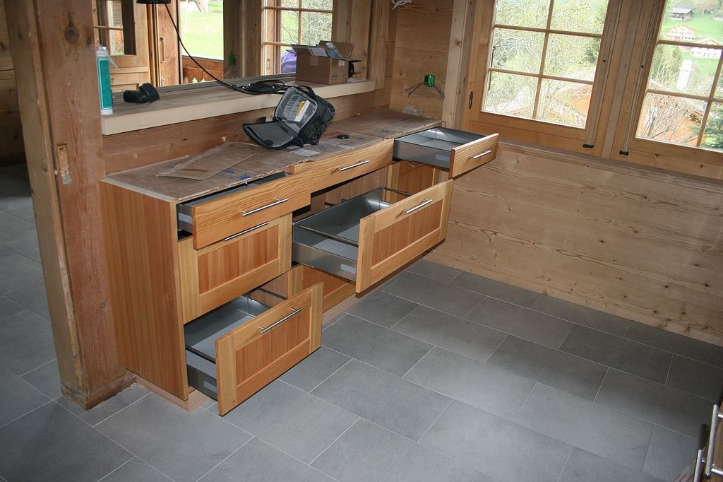 Meuble cuisine tiroirs sur roulements