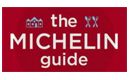 Un cartel rojo que dice la guía michelin.