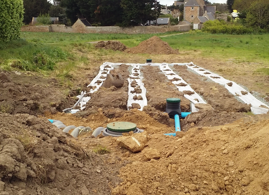 Des tranchées dans le cadre de l'installation d'un système assainissement