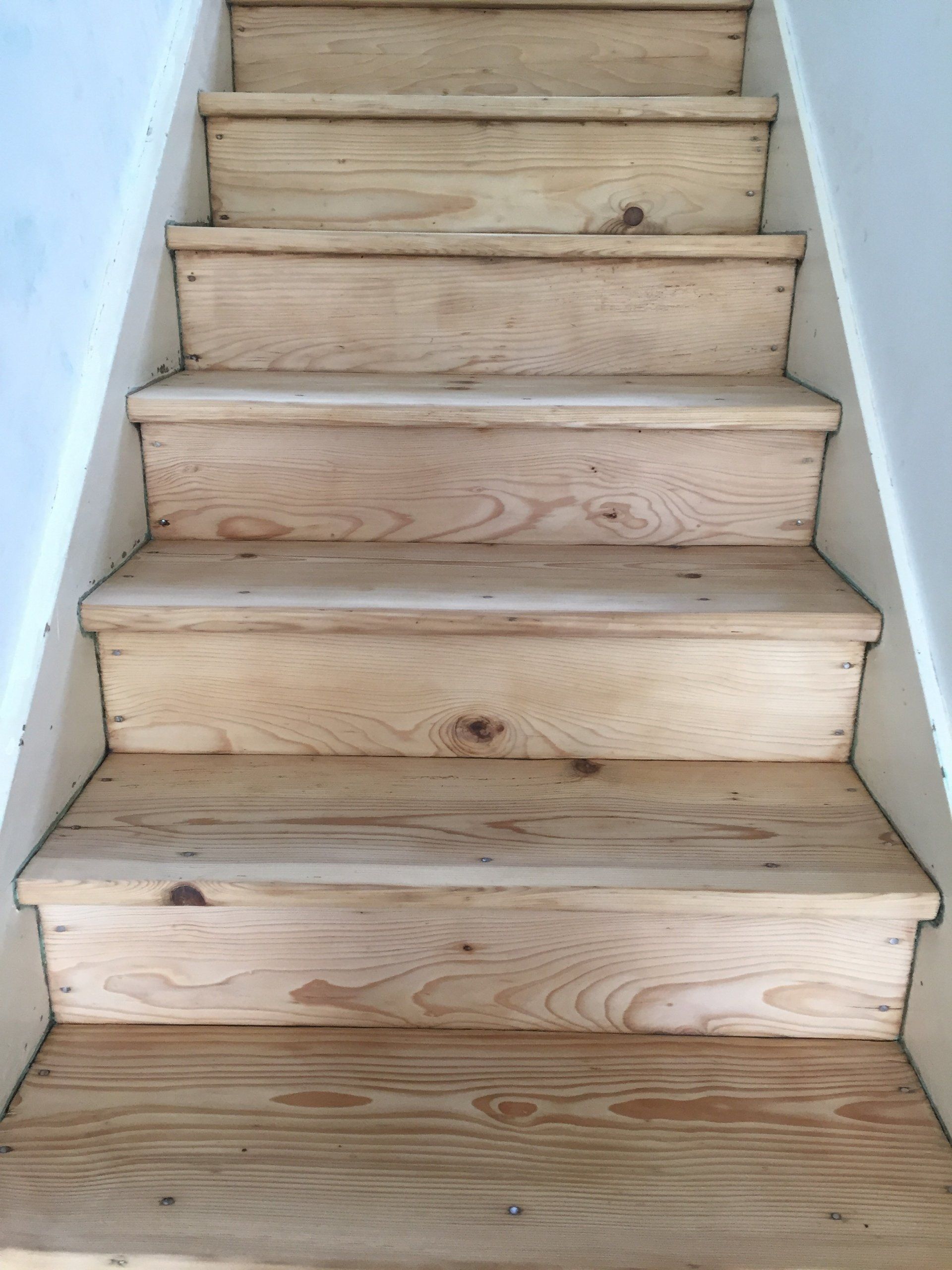 Ponçage d'un escalier - Avant