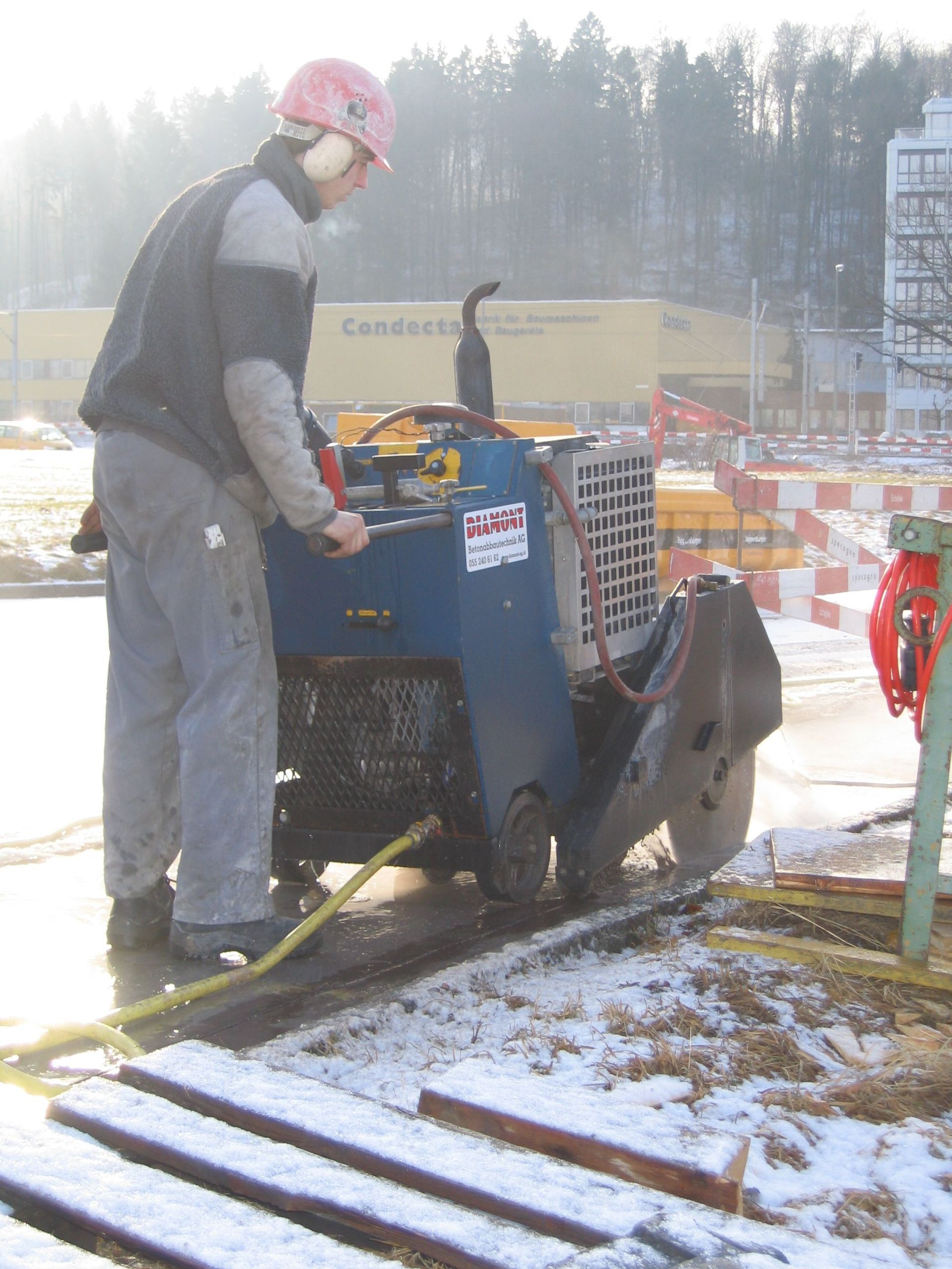 Betonbohren1 - DIAMONT Betonabbautechnik AG