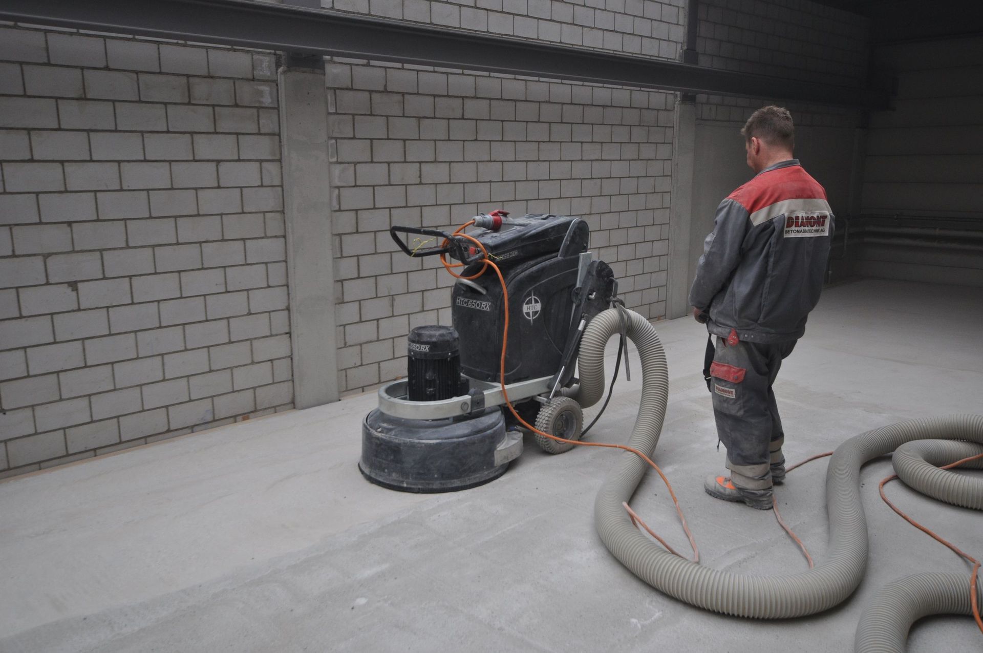 Betonbohren1 - DIAMONT Betonabbautechnik AG