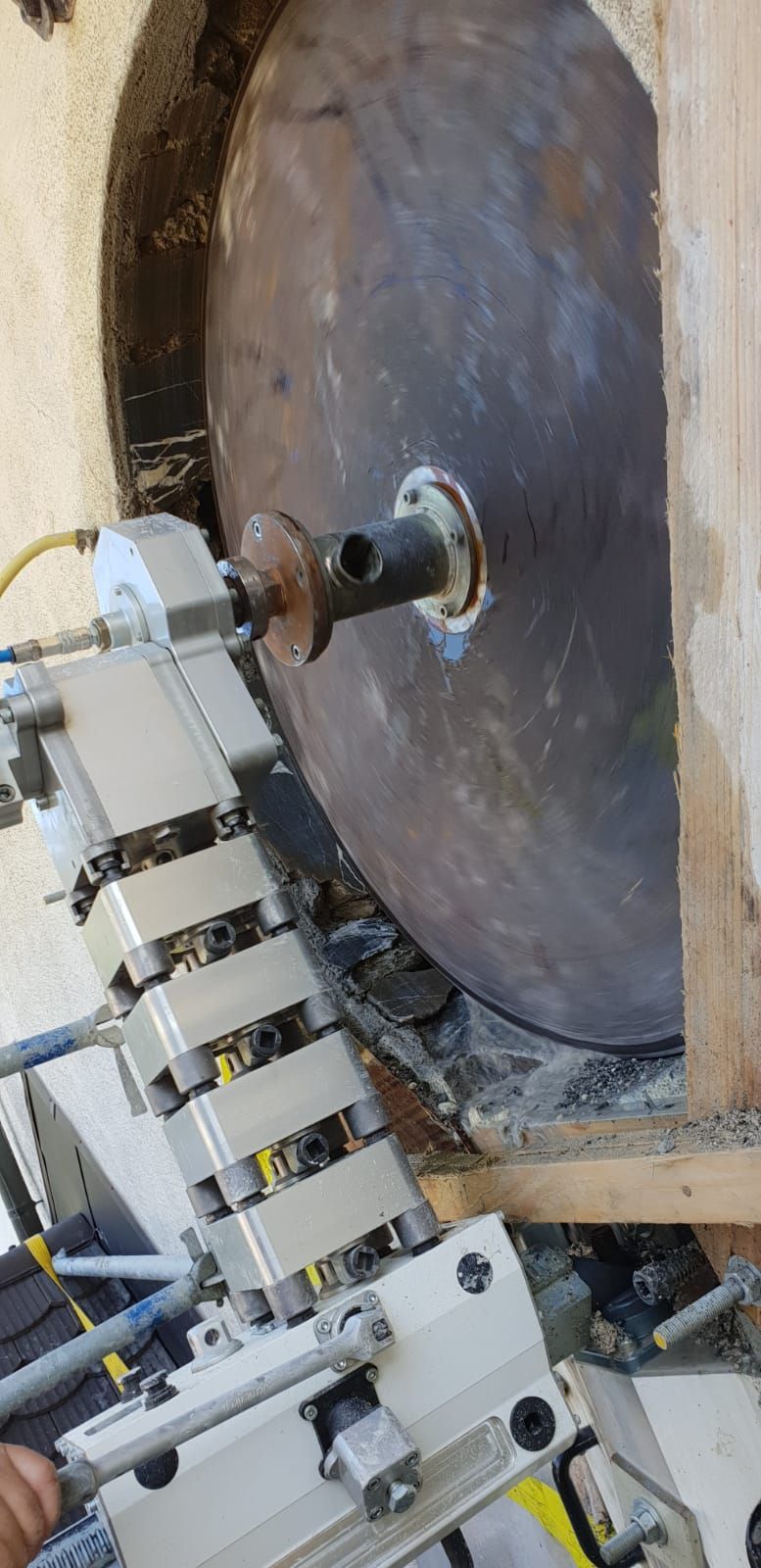 Betonbohren1 - DIAMONT Betonabbautechnik AG