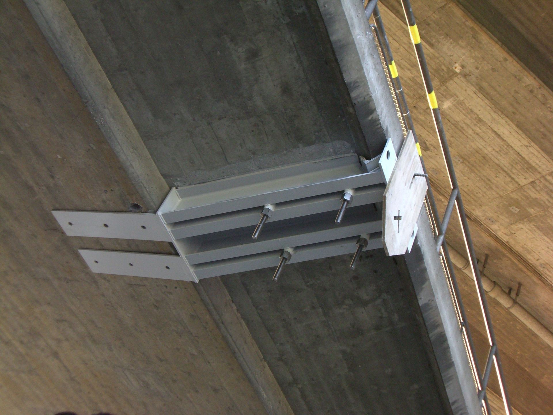 Betonbohren1 - DIAMONT Betonabbautechnik AG