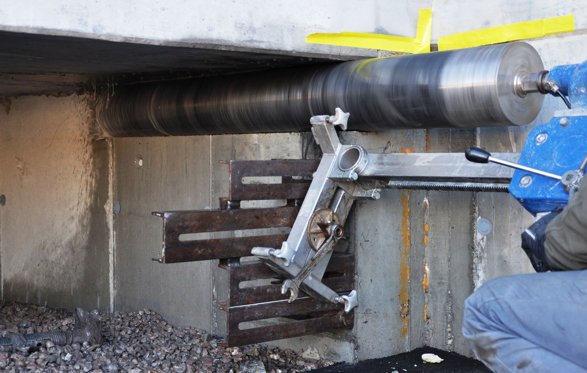 Betonbohren1 - DIAMONT Betonabbautechnik AG