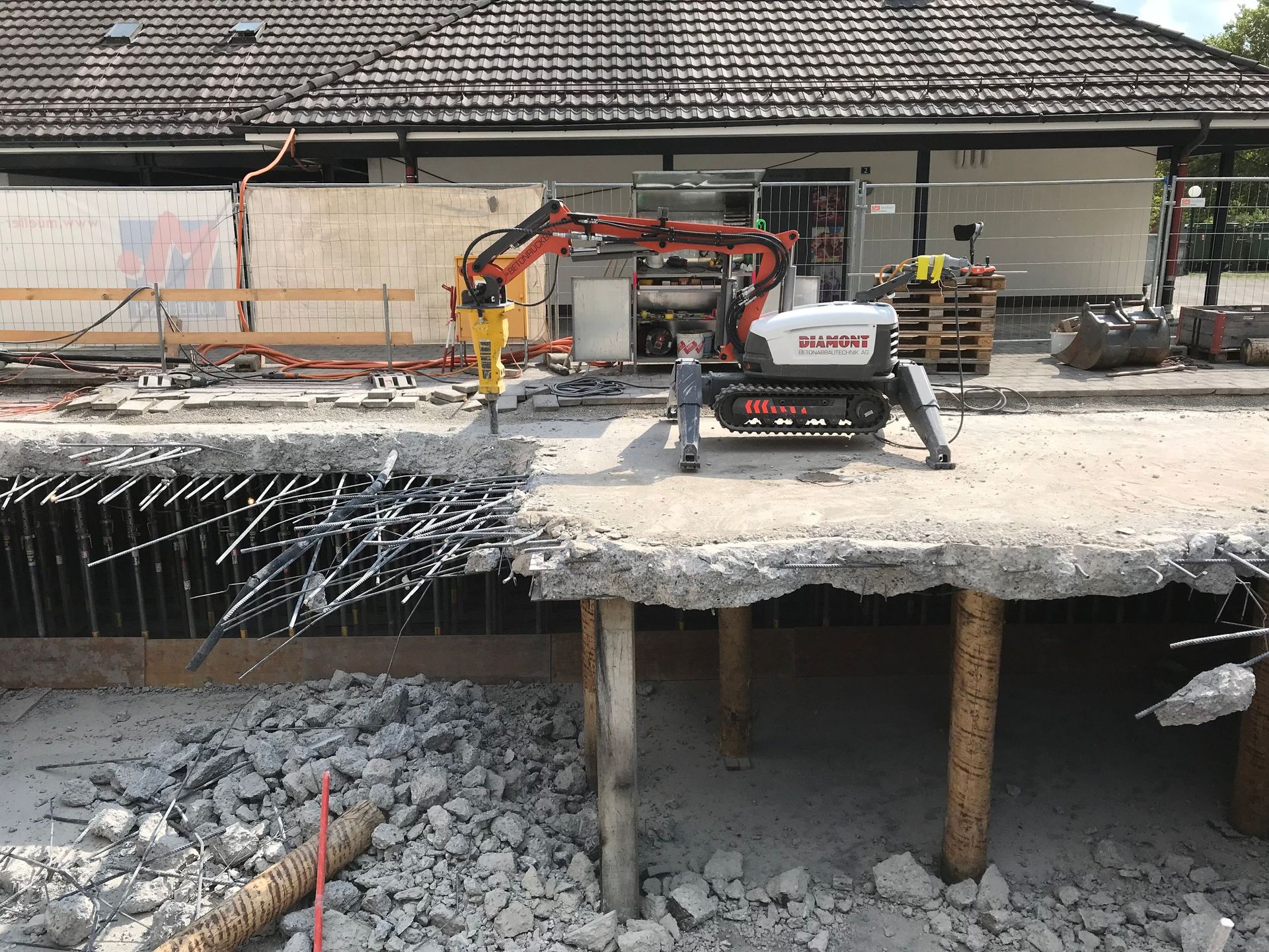 Betonbohren1 - DIAMONT Betonabbautechnik AG