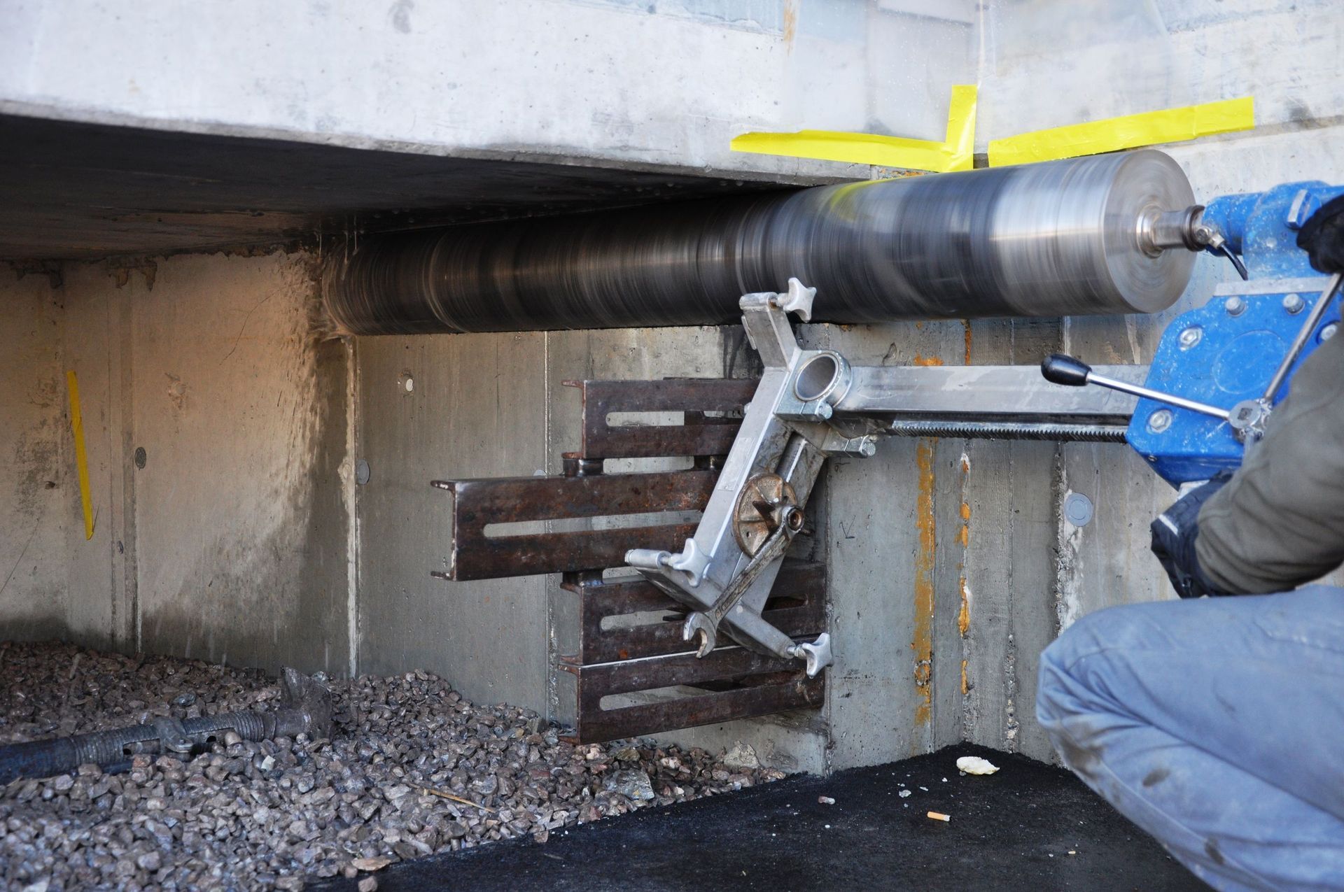 Betonbohren1 - DIAMONT Betonabbautechnik AG