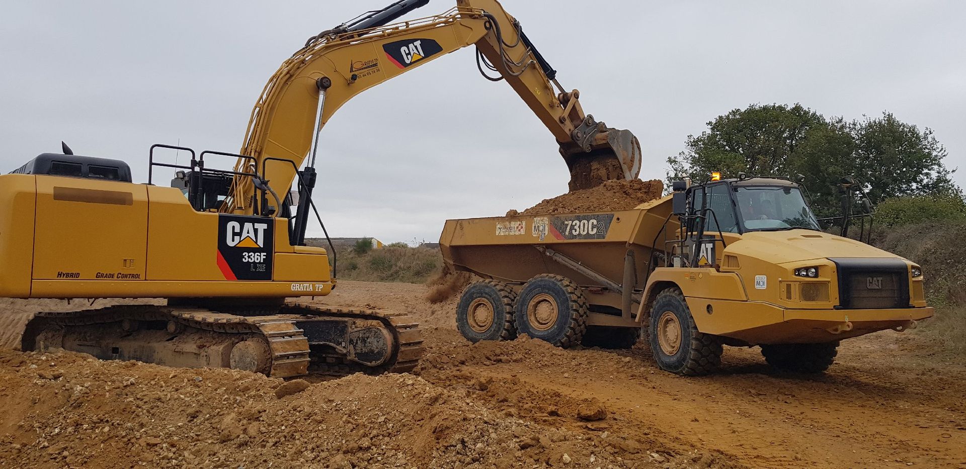 location de pelle à chenille et camion benne