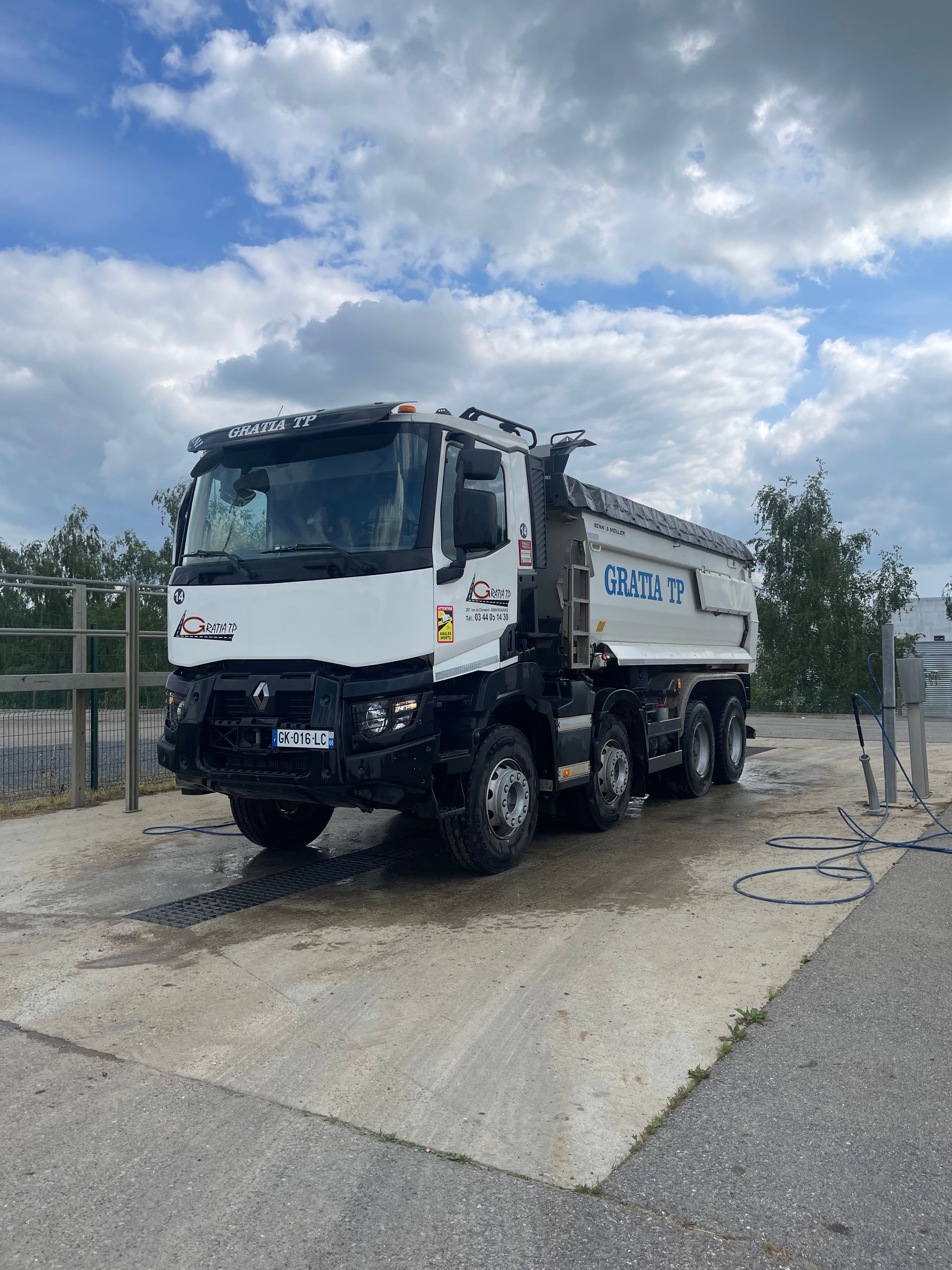 Station de lavage pour poids lourds