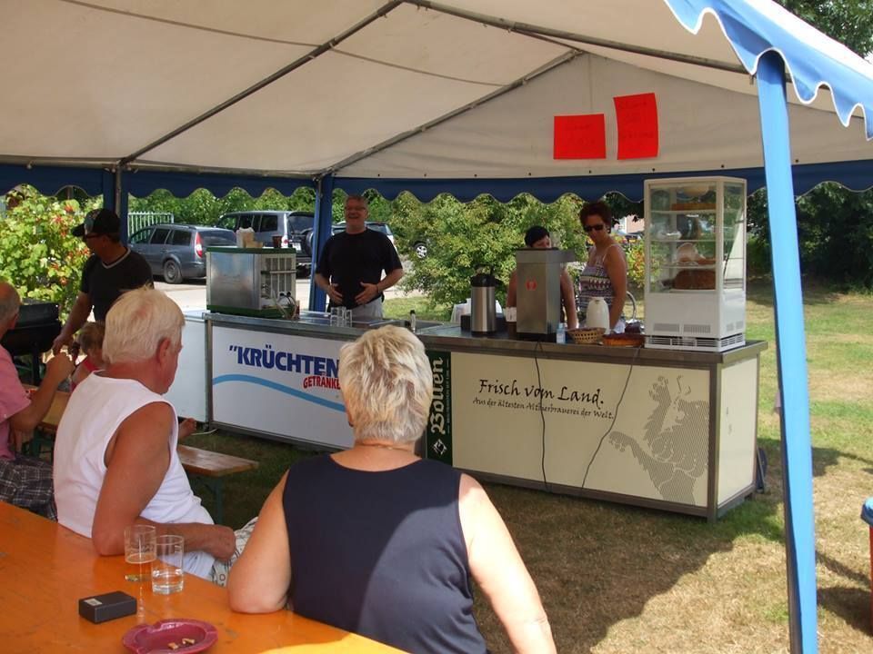 Menschen bei einer Aktivität vom Campingplatz Graskamp