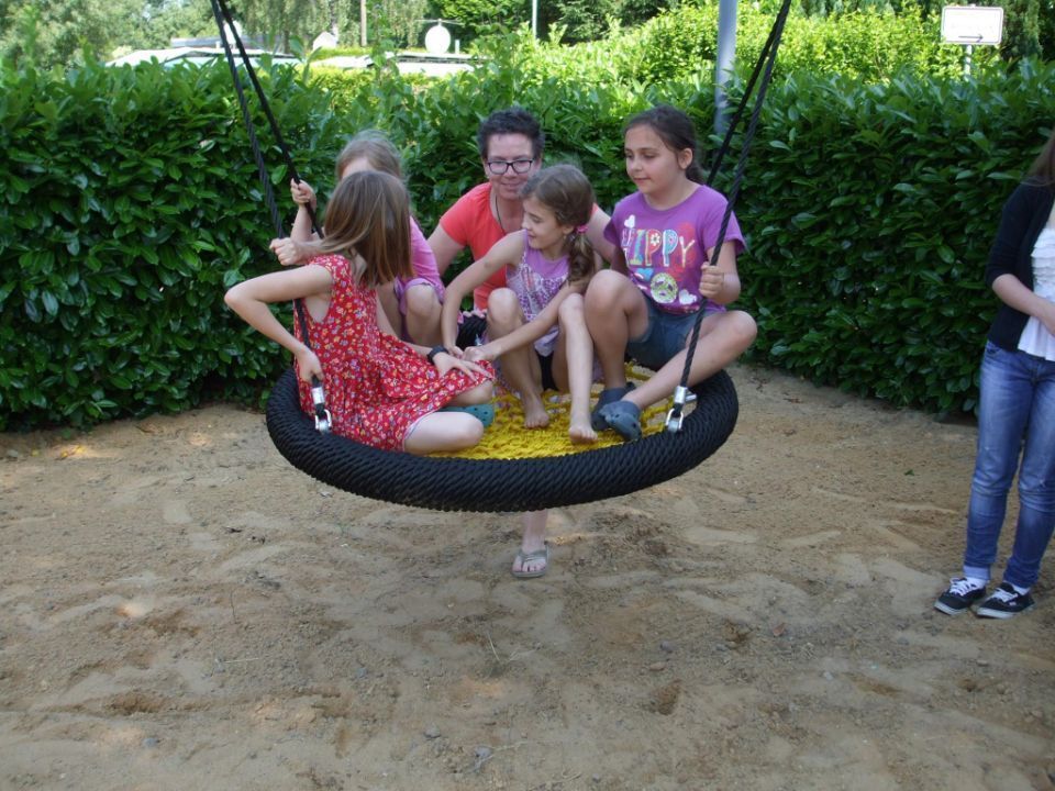 Kinder am Spielplatz vom Campingplatz Graskamp