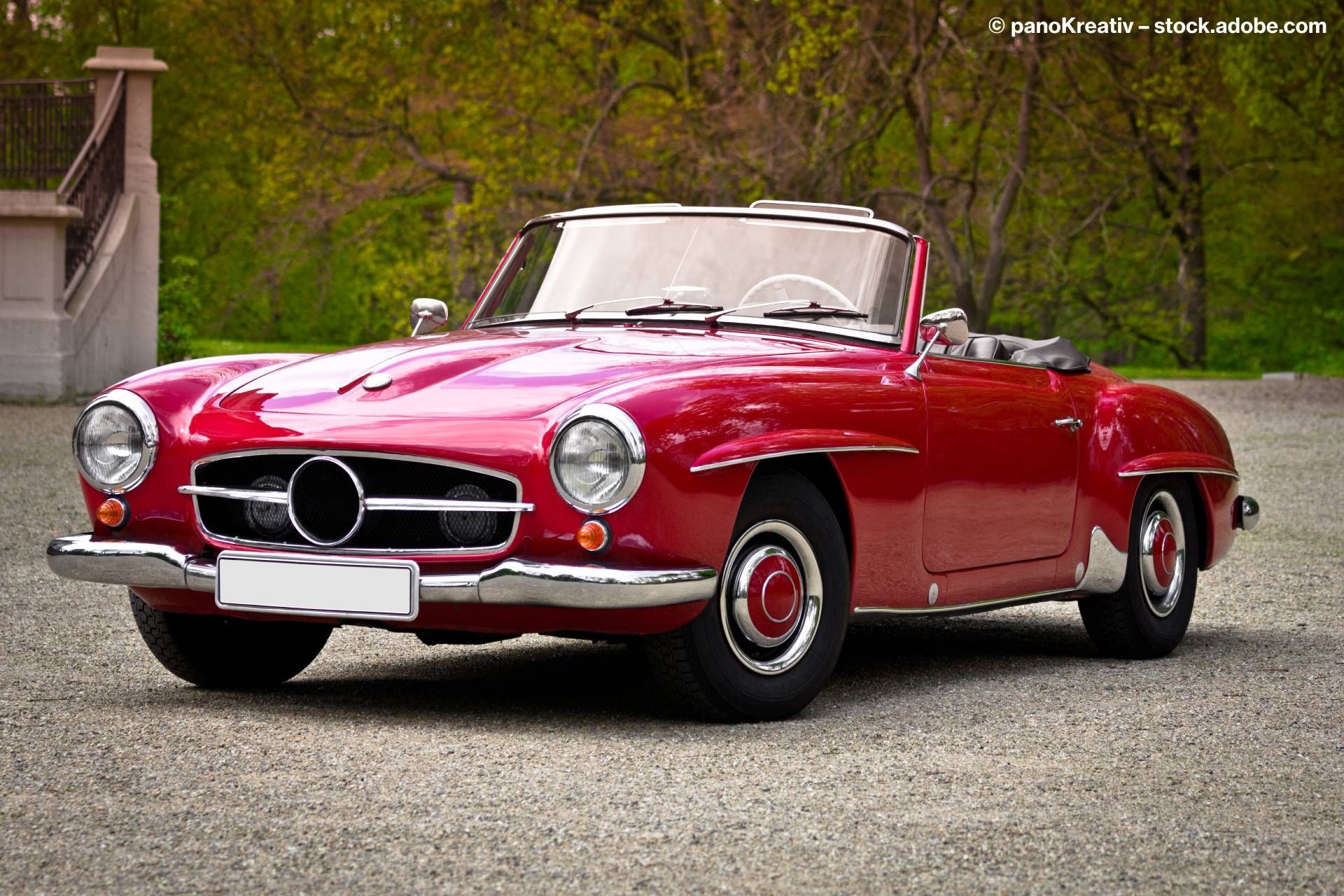 Oldtimer-Restauration - roter Cabrio-Oldtimer