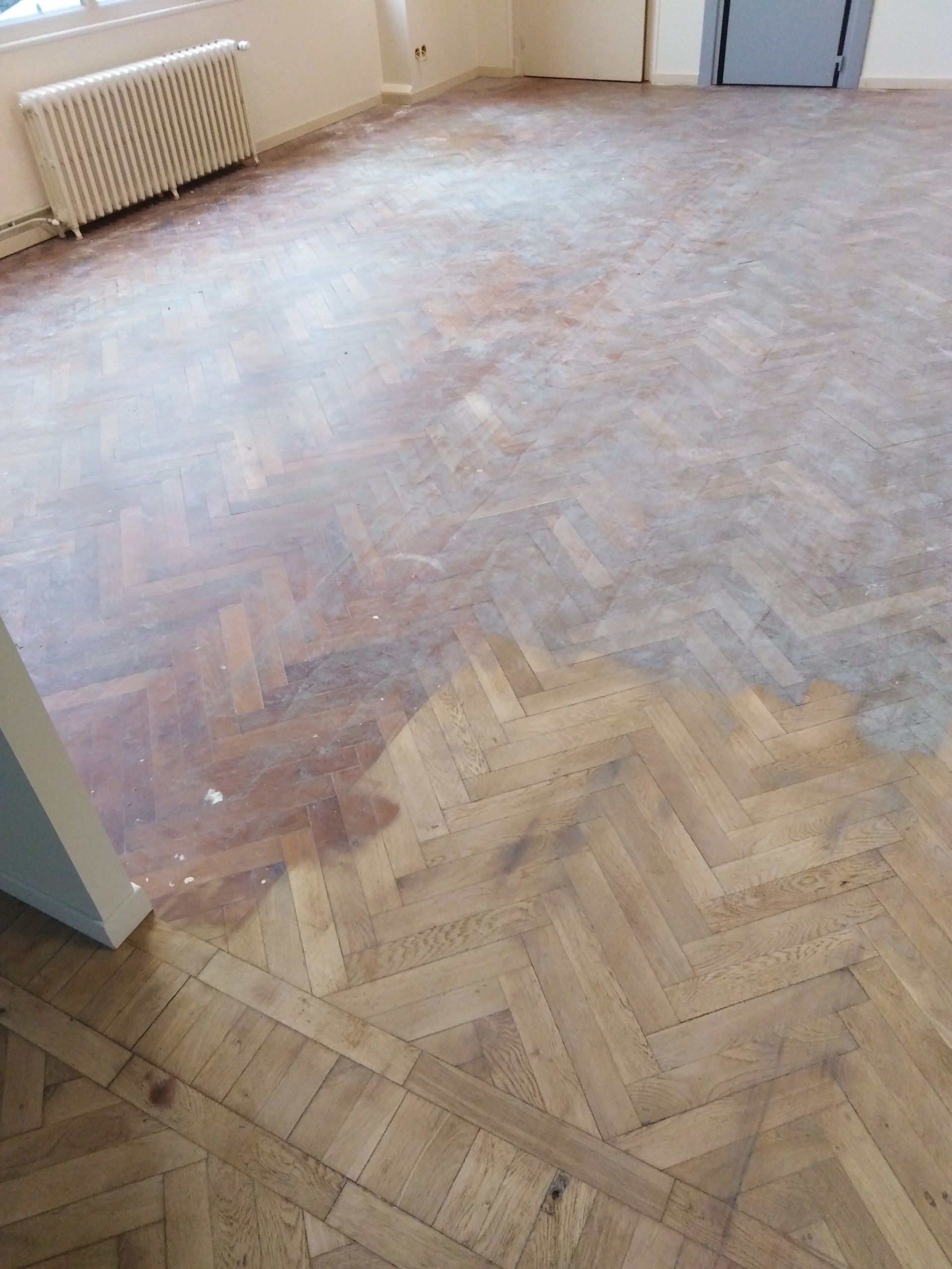 Réalisation d'un parquet en bois massif vitrifié