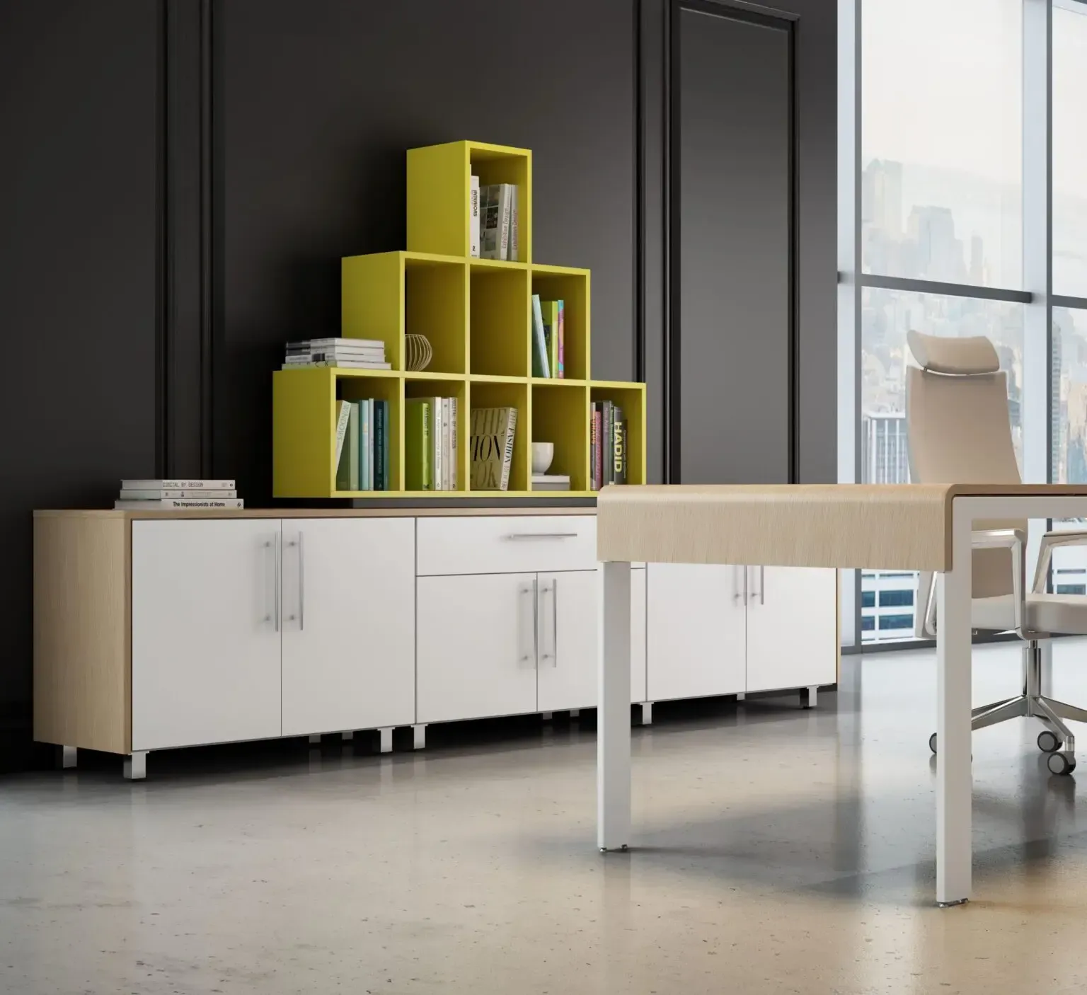 Cucarachas arrastrándose sobre migas y baldosas en el piso cerca de una pared.