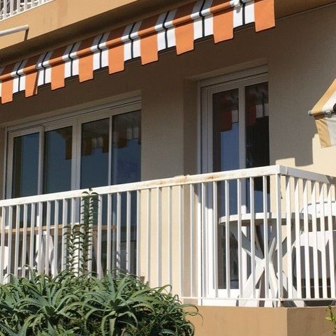 Portes fenêtres et pose de store banne