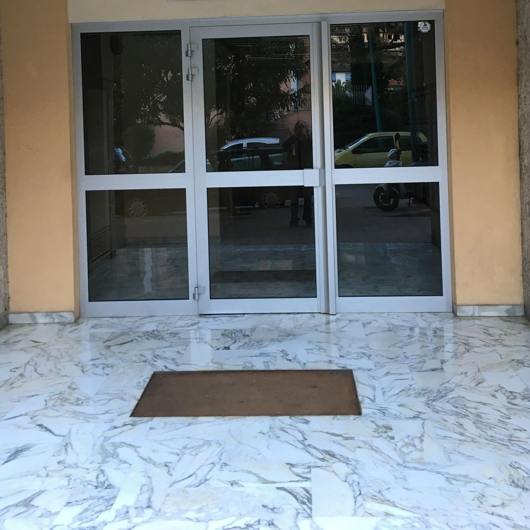 Entrée d'immeuble en corpropriété