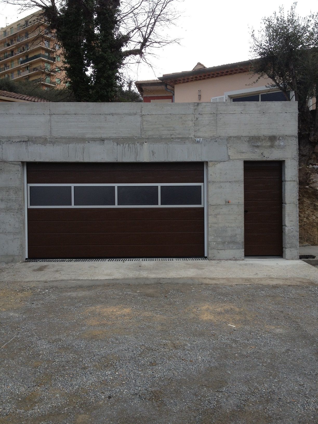 Pose de porte de garage à Menton
