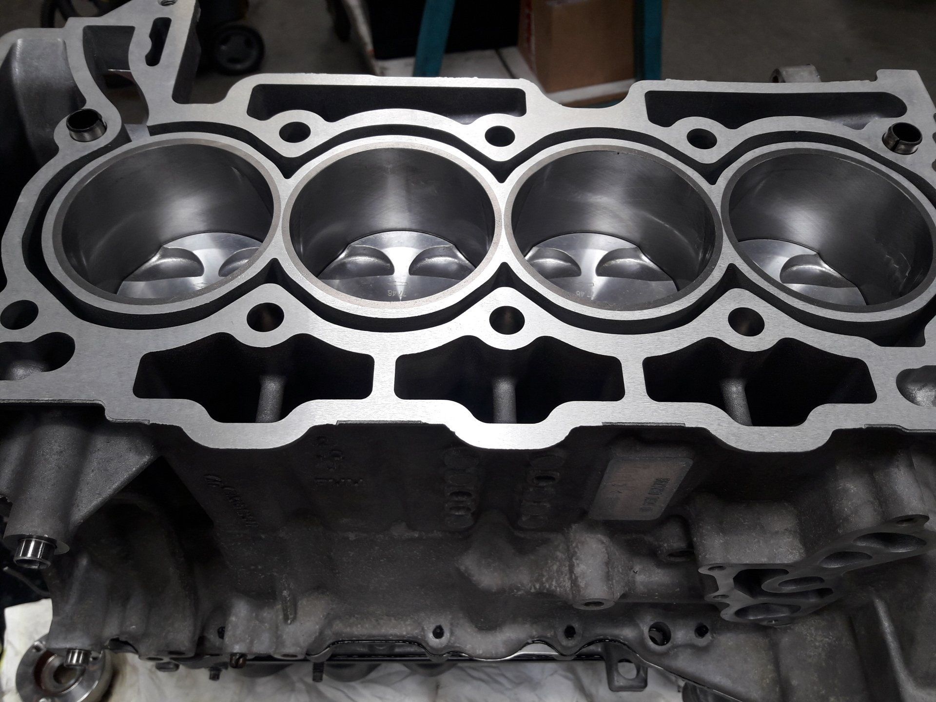 Bloc-moteur essence embiellé