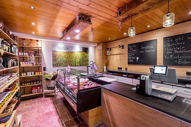 Heubecks Hofladen, Heubeck´s Hofladen, Familie Heubeck, Direktvermarkter, Wendelstein, Raubersried, hofeigene Produkte, regionale Erzeugnisse, hofeigene Produkte, regional Spezialitäten, landwirtschaftliche Produkte, Bauernladen, Geschenkkörbe, Eier, Hähnchen, Brathähnchen, Perlhühner, Stallhasen, Suppenhühner, Suppenhennen, Geflügel, Wachteln, Wachteleier, Enten, Gänse, Puten, Wurst, Rindfleisch, Schweinefleisch, Spargel, Kartoffeln, Äpfel, Birnen, Erdbeeren, Kirschen, Kürbiskerne, Eierlikör, Milch, Milchprodukte, Joghurt, Kuchen, Küchle, Eierlikör, Eingewecktes, Kürbisse, Zwiebeln, Bodenhaltung, Schwabachtaler Obst, Schwabachtaler Apfelsaft, Wurstwaren, Ziegenkäse, Kuhkäse, Frischmilch, Honig, Müsli, Naschereien, Weine, Schnaps, Liköre, Nudeln, Essig, Öl, fränkisches Gemüse