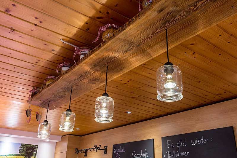 Heubecks Hofladen, Heubeck´s Hofladen, Familie Heubeck, Direktvermarkter, Wendelstein, Raubersried, hofeigene Produkte, regionale Erzeugnisse, hofeigene Produkte, regional Spezialitäten, landwirtschaftliche Produkte, Bauernladen, Geschenkkörbe, Eier, Hähnchen, Brathähnchen, Perlhühner, Stallhasen, Suppenhühner, Suppenhennen, Geflügel, Wachteln, Wachteleier, Enten, Gänse, Puten, Wurst, Rindfleisch, Schweinefleisch, Spargel, Kartoffeln, Äpfel, Birnen, Erdbeeren, Kirschen, Kürbiskerne, Eierlikör, Milch, Milchprodukte, Joghurt, Kuchen, Küchle, Eierlikör, Eingewecktes, Kürbisse, Zwiebeln, Bodenhaltung, Schwabachtaler Obst, Schwabachtaler Apfelsaft, Wurstwaren, Ziegenkäse, Kuhkäse, Frischmilch, Honig, Müsli, Naschereien, Weine, Schnaps, Liköre, Nudeln, Essig, Öl, fränkisches Gemüse