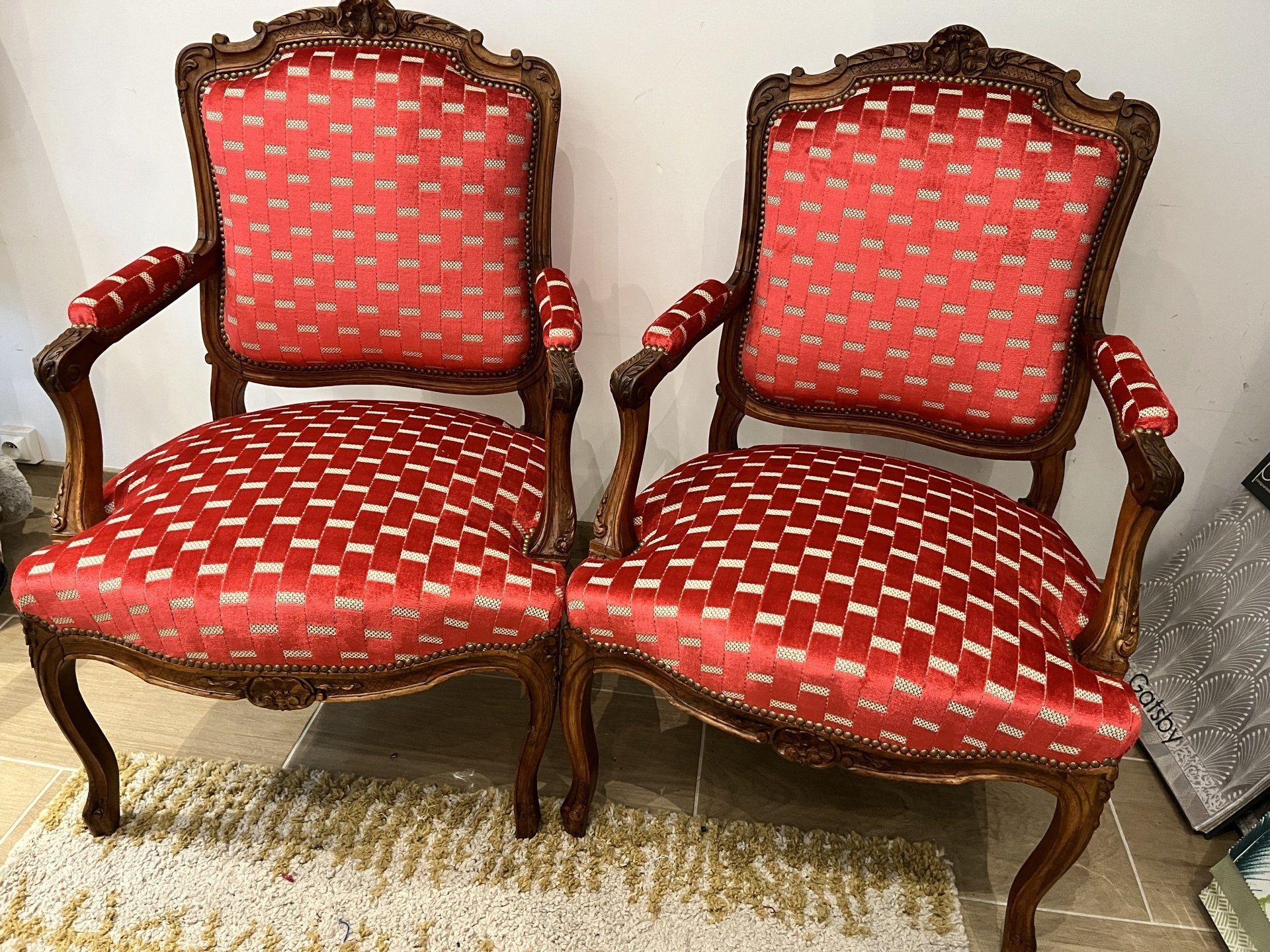 Fauteuils motif rouge
