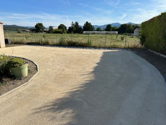 Chemin avant la pose d'un enrobé