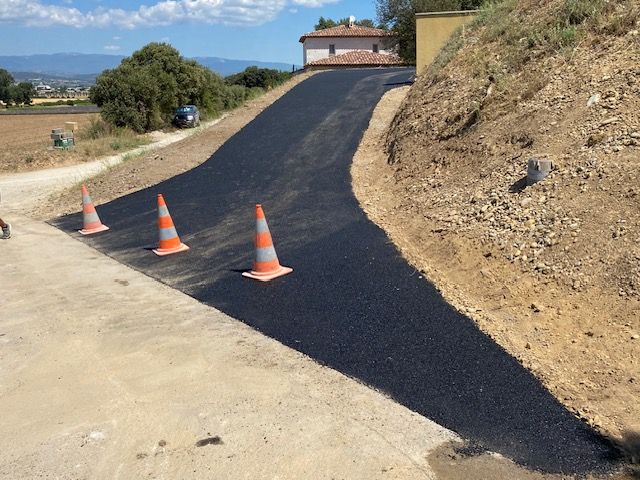 Enrobage d'un chemin d'accès privé d'une maison