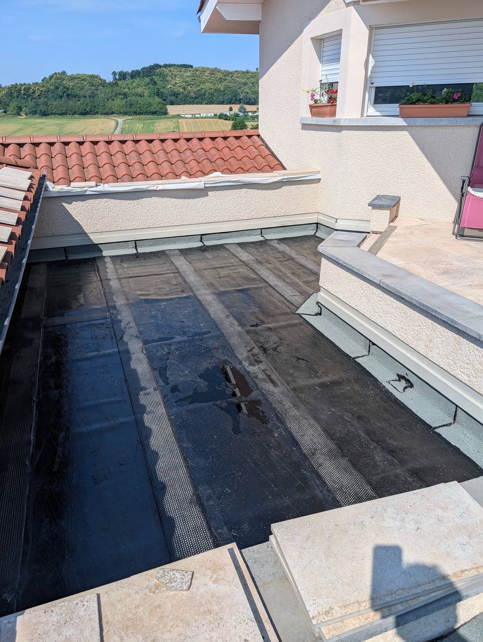 Une toiture-terrasse qui vient d'être rénovée.