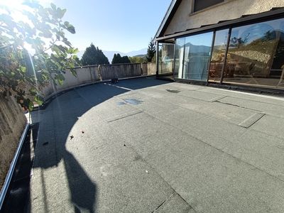 Un toit-terrasse avec un nouveau recouvrement  d'étanchéité.