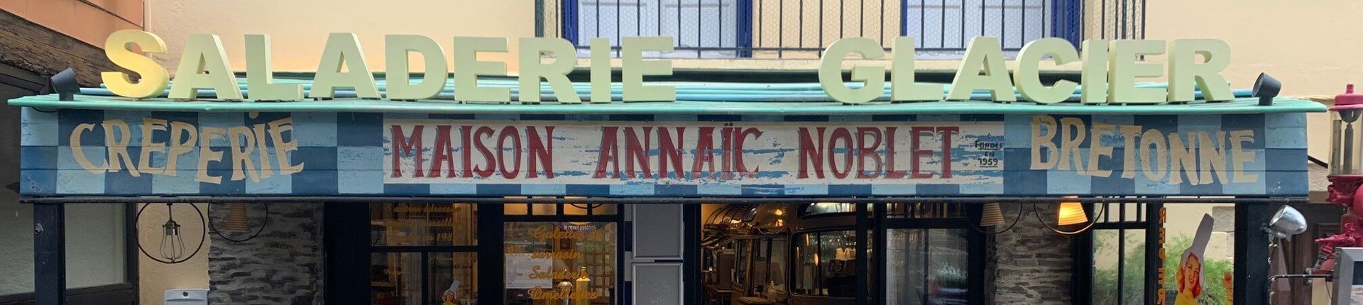 Façade de la crêperie à Collioure.