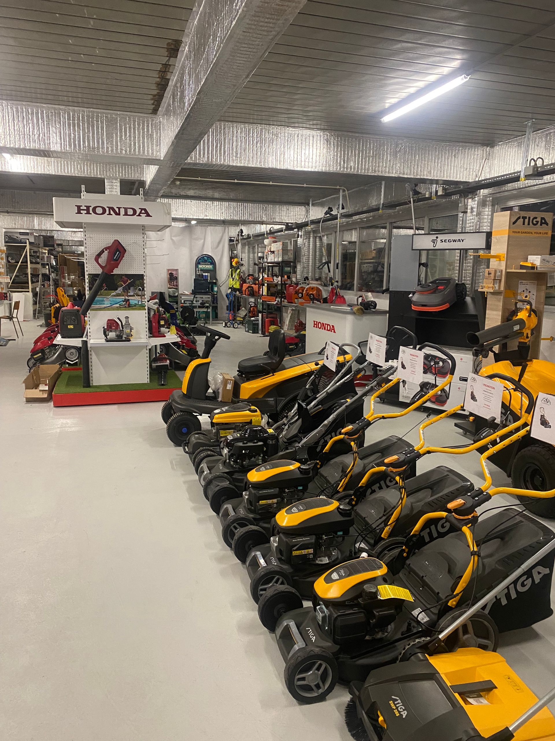 showroom de tondeuses