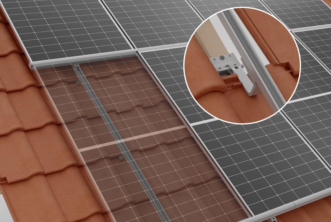 Un gros plan montre des panneaux solaires montés sur un toit de tuiles rouges, avec un encart mettant en évidence l'installation du support métallique sur le toit.