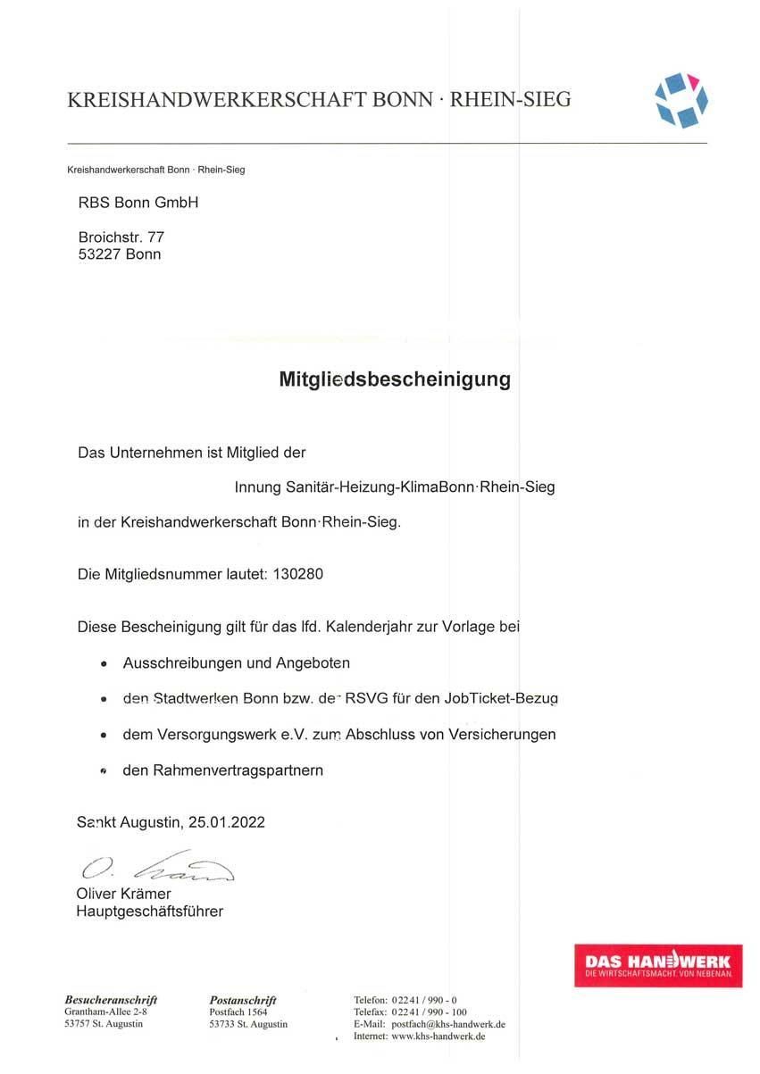 Ein Buchstabe mit einem Fußball darauf steht auf einem weißen Hintergrund.