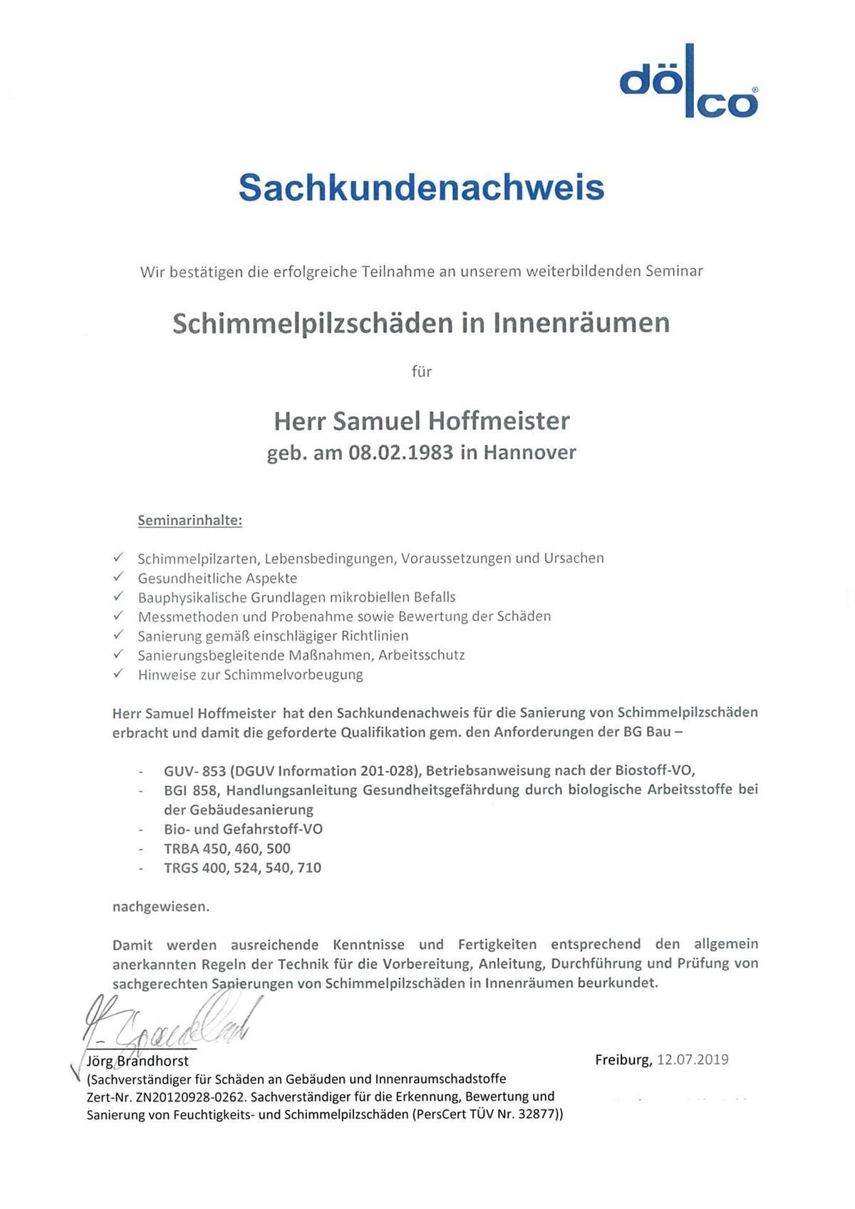 Ein Stück Papier mit viel Schrift darauf