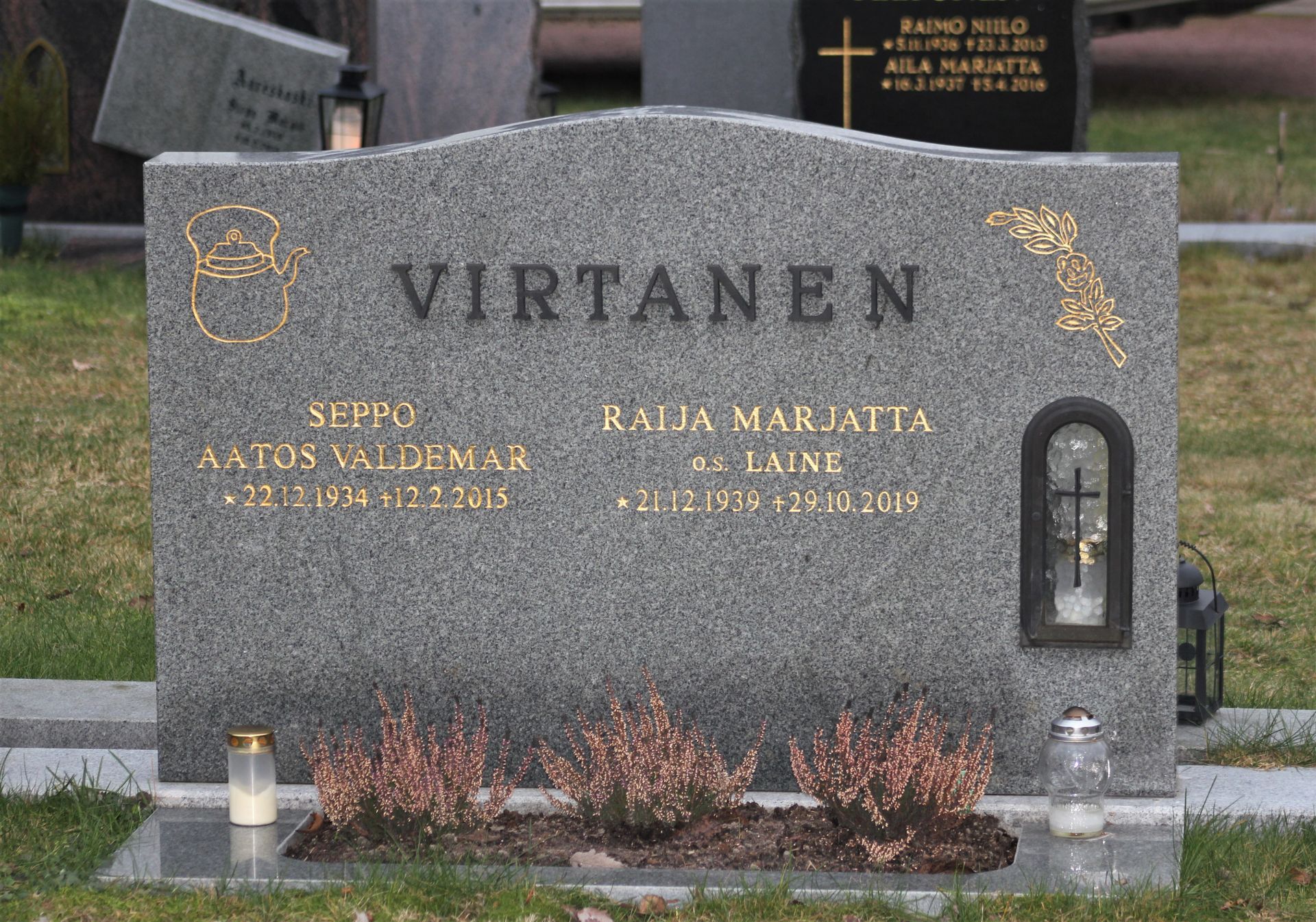 perinteiset-hautakivet-rouhiaisen-kivi