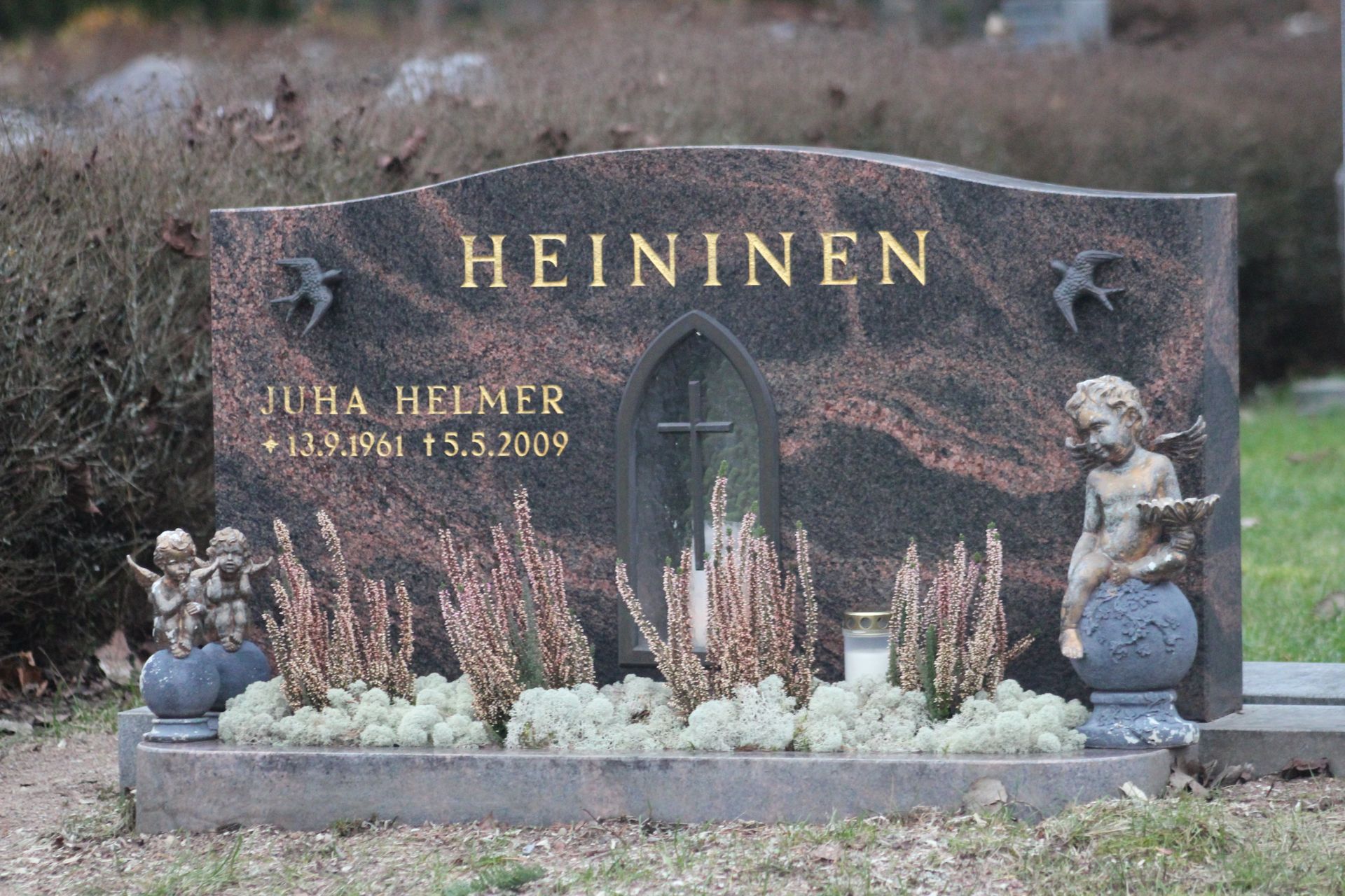 perinteiset-hautakivet-rouhiaisen-kivi