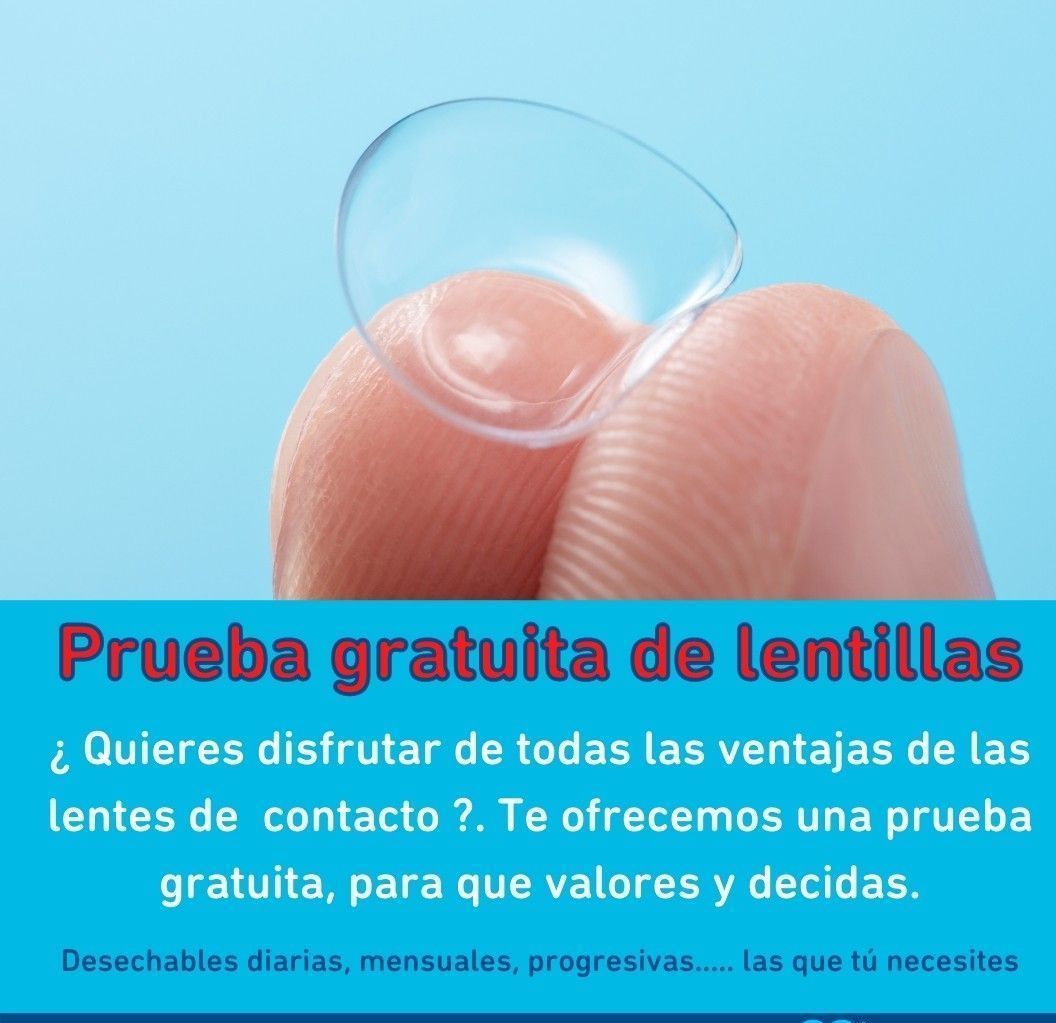 Una persona sostiene una lente de contacto en su dedo.