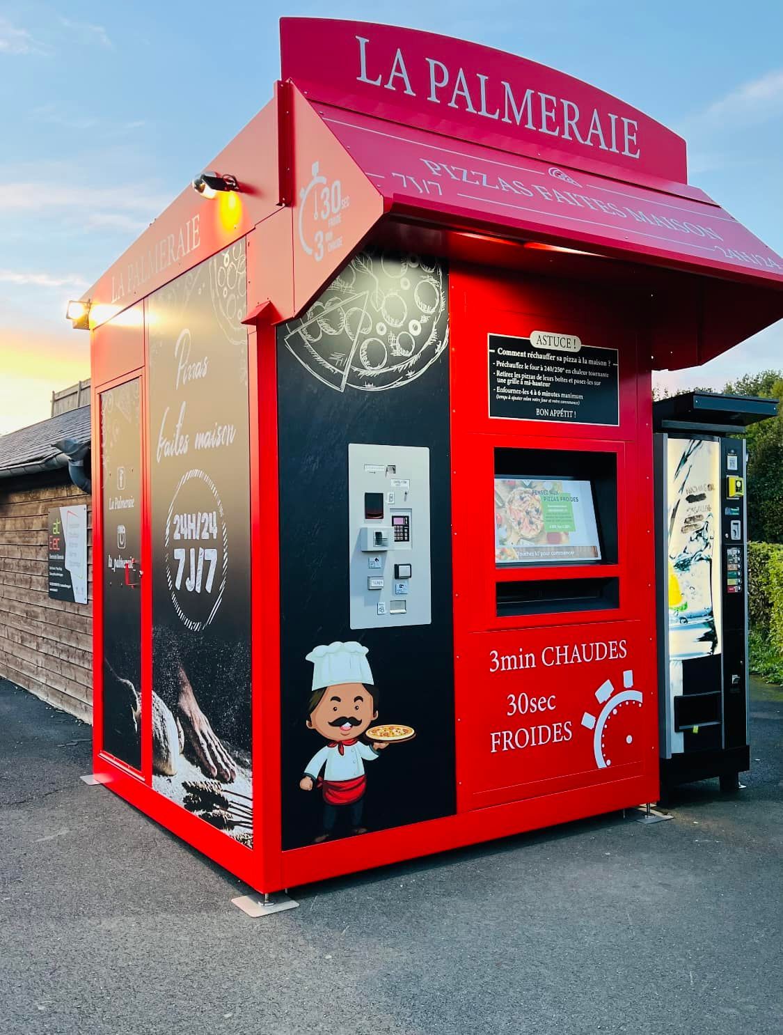 Distributeur de pizza de couleur rouge