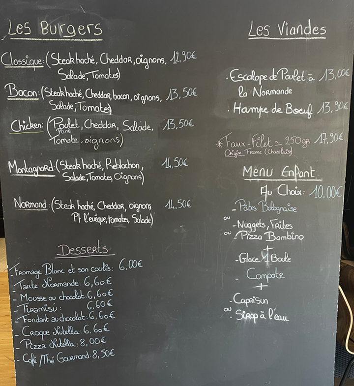 Menu avec burgers, viandes, desserts et menu enfant.