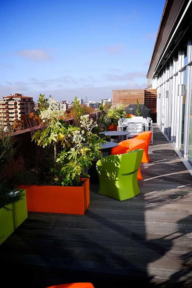 Terrasse du siège social de Gotham avec vue sur la ville de Toulouse