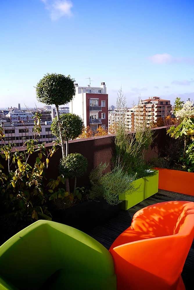 Terrasse du siège social de Gotham, avec vue sur Toulouse et végétation