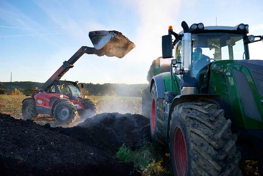 Engins déplaçant du terreau
