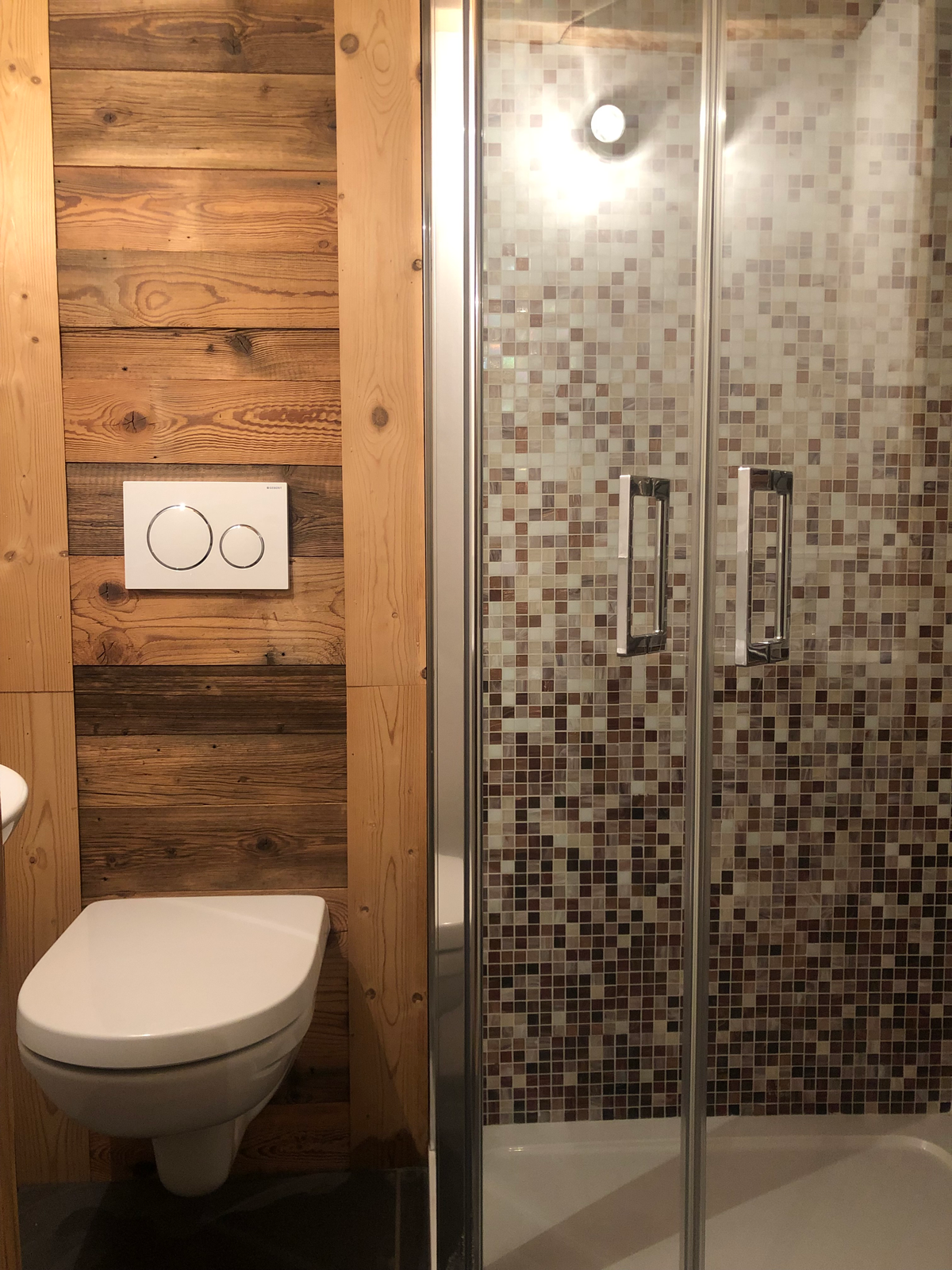 Salle de bains refaite avec une douche à l'italienne