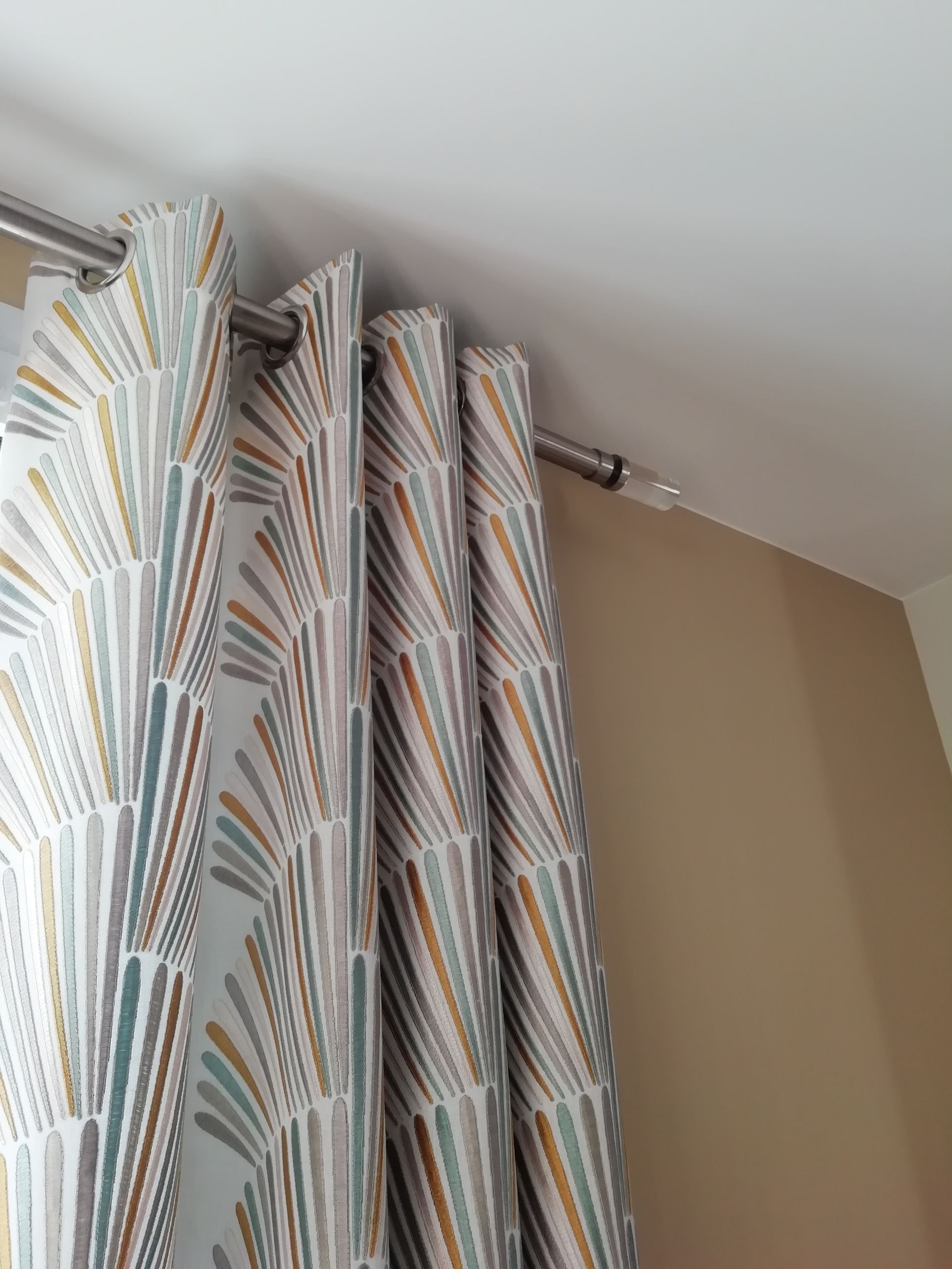 Vers la page Voilages et rideaux.