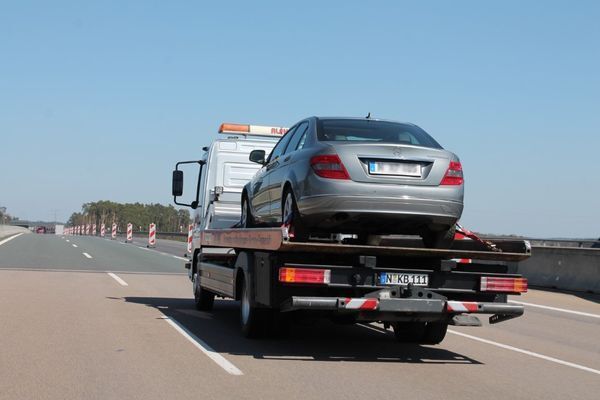 Abschleppwagen Hinteransicht