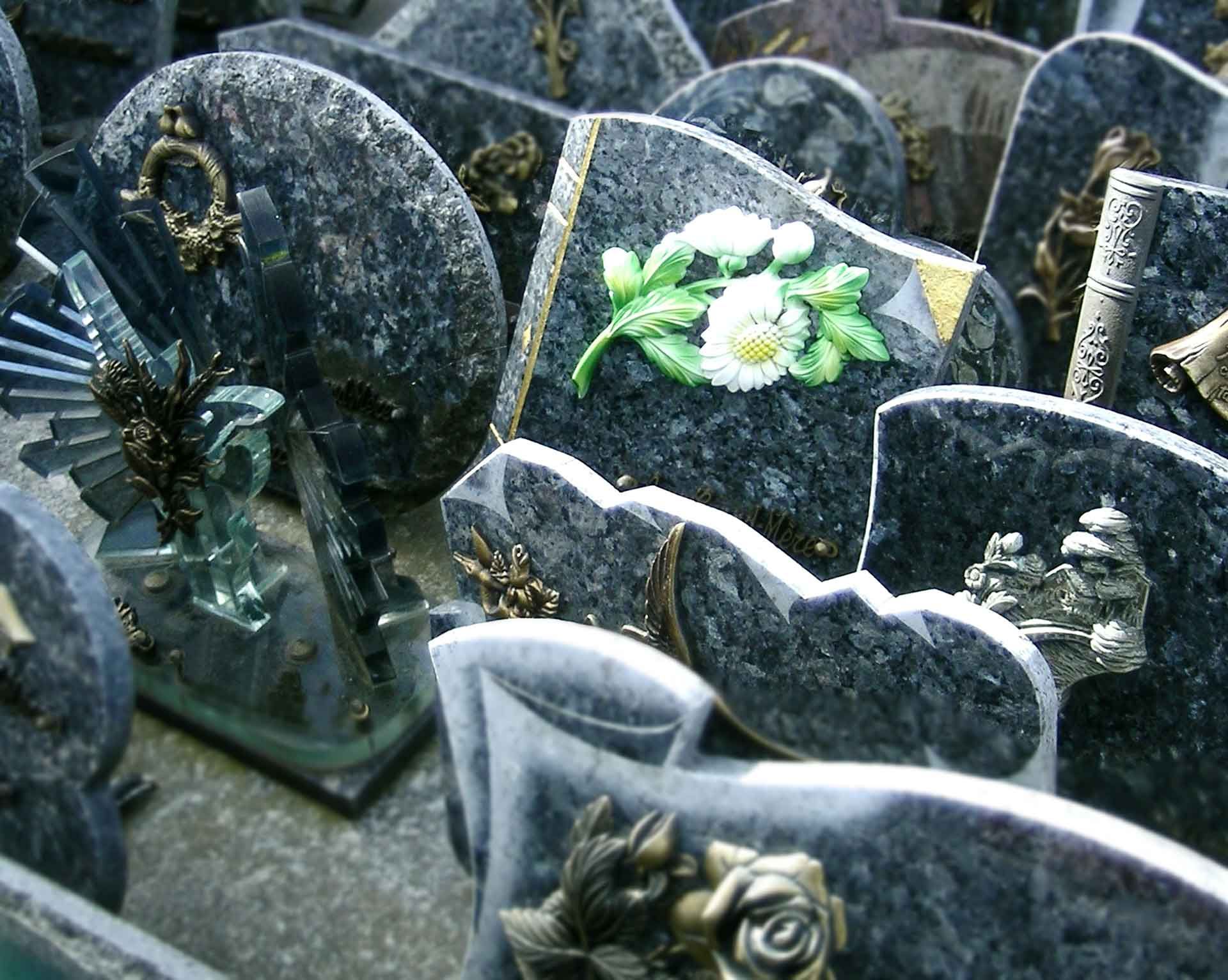 Plaques funéraires en granit