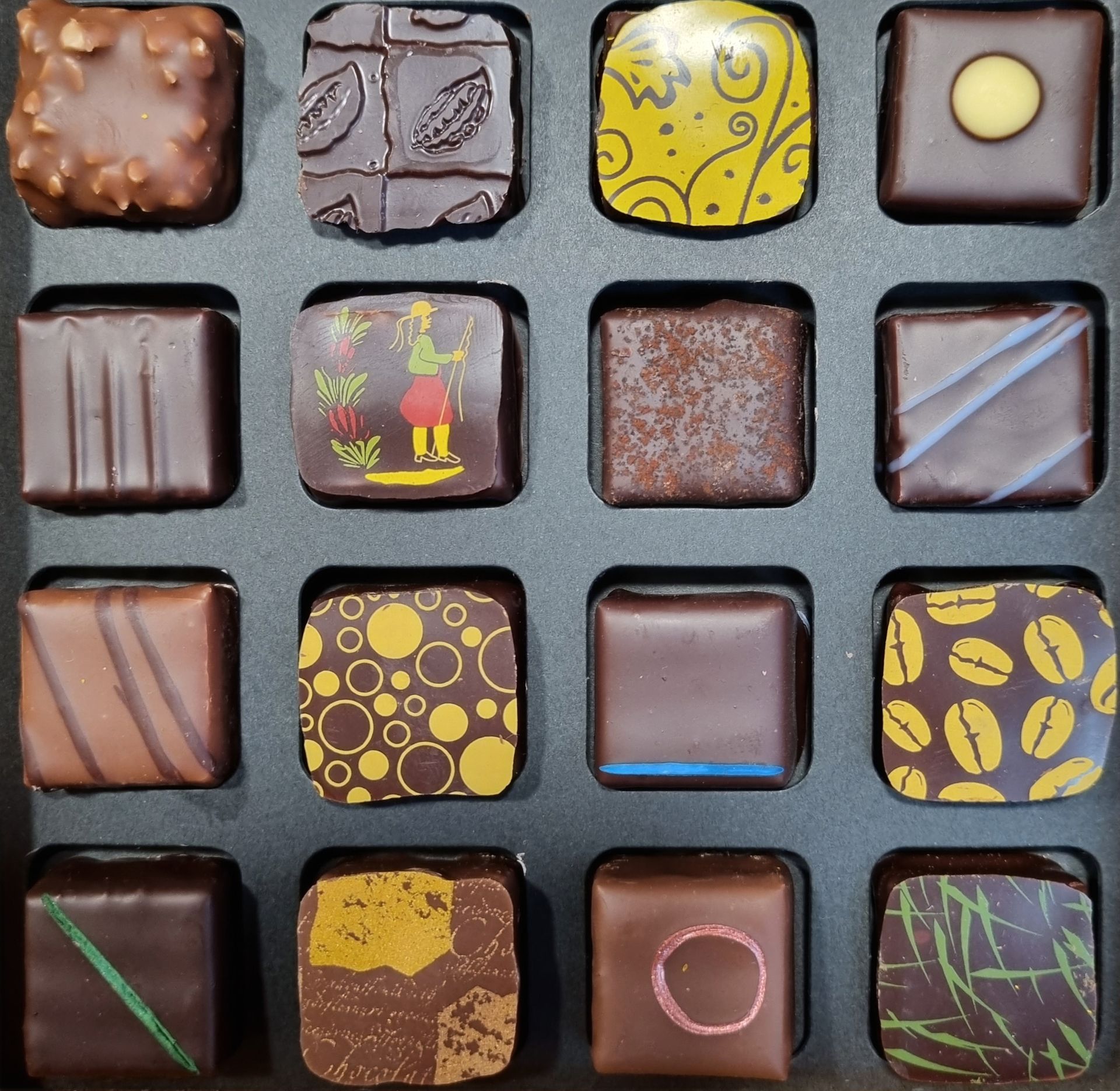 Boîte avec plusieurs sortes de chocolats