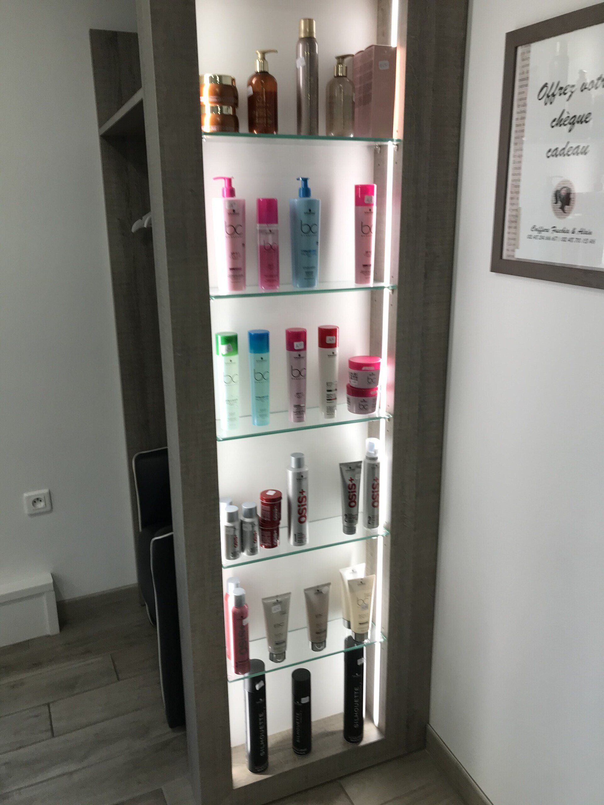 Gamme de produits coiffants marque Schwarzkopf