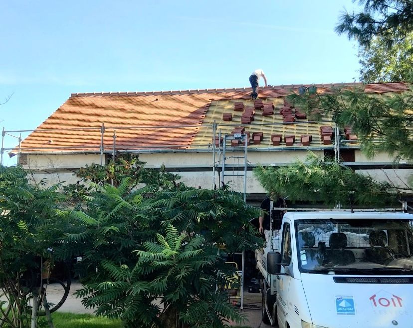Un chantier de toiture avec l'équipe de Toit Service