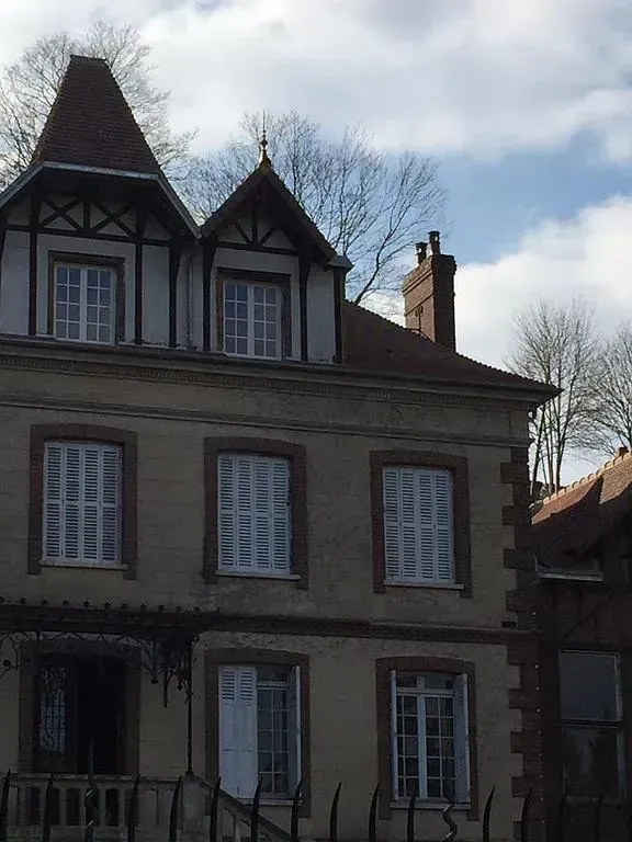 Une toiture en tuiles restaurée par l'entreprise Toit Service